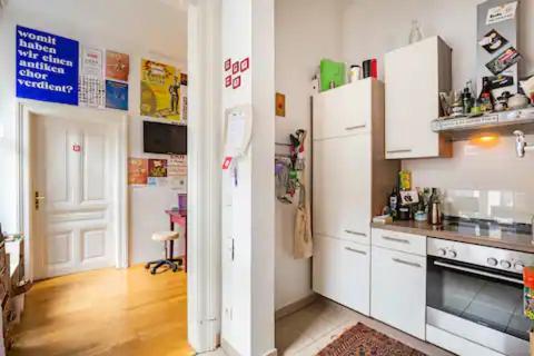 Fro-media - Streetside 2 - Community Space * Vienne
